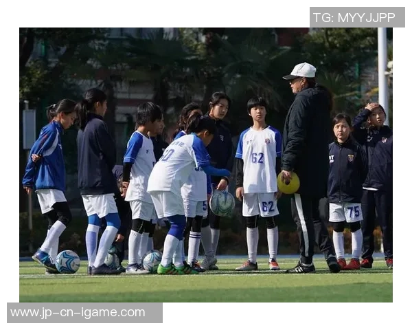 寅子足球:探索年轻球员在绿茵场上的成长与挑战之路 寅子足球:探索年轻球员在绿茵场上的成长与挑战之路